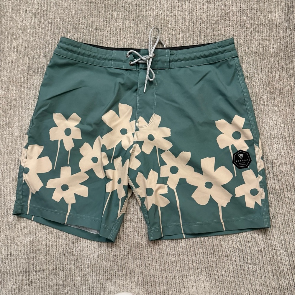 Vissla Upcycle Coconut Floral Board Shorts Size 34 Green‎ Tropical Boho Vacation